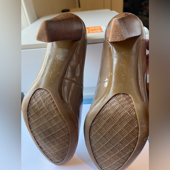 NATURALIZER NUDE PATENT PUMPS - Picture 4 of 4